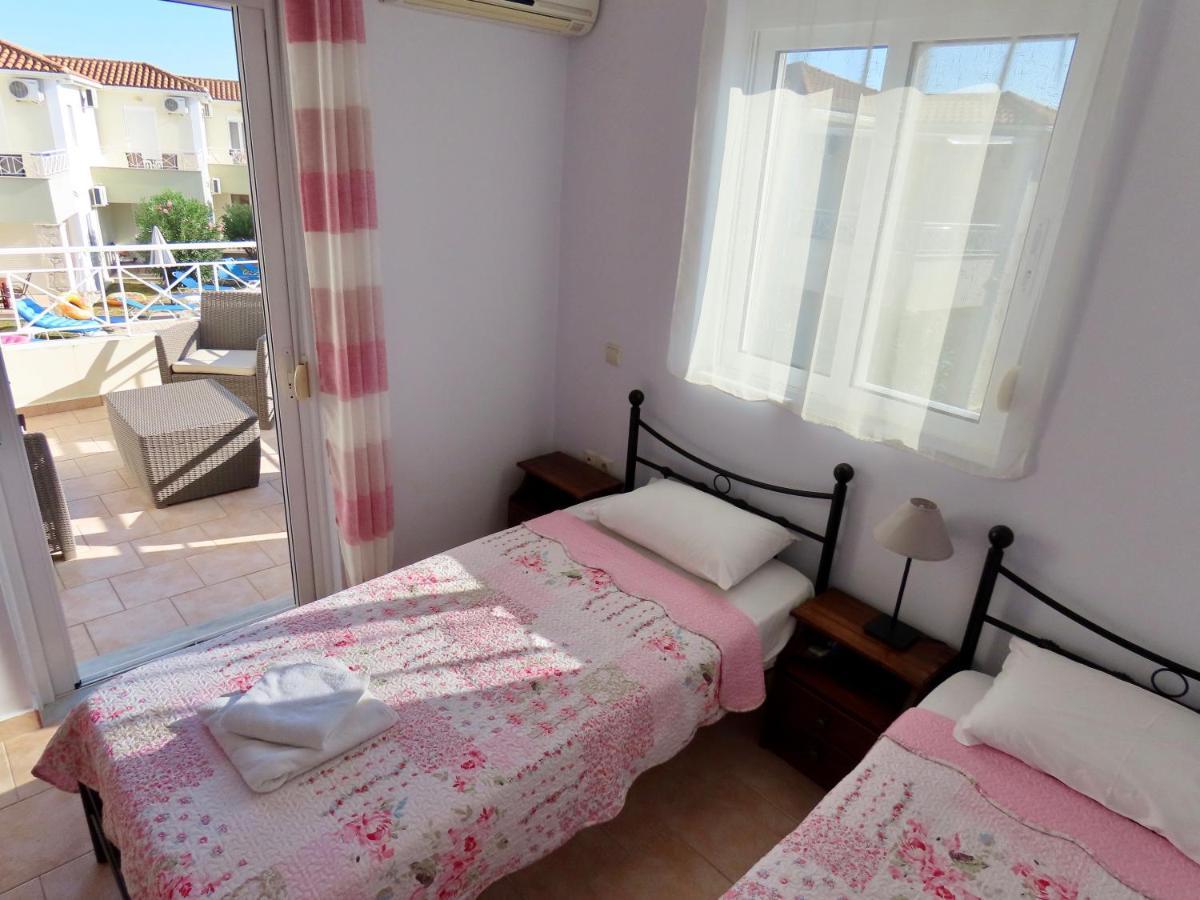 Phoebes Place At Kalamaki Court, 2 Bedroom Villa With A Shared Pool Eksteriør billede