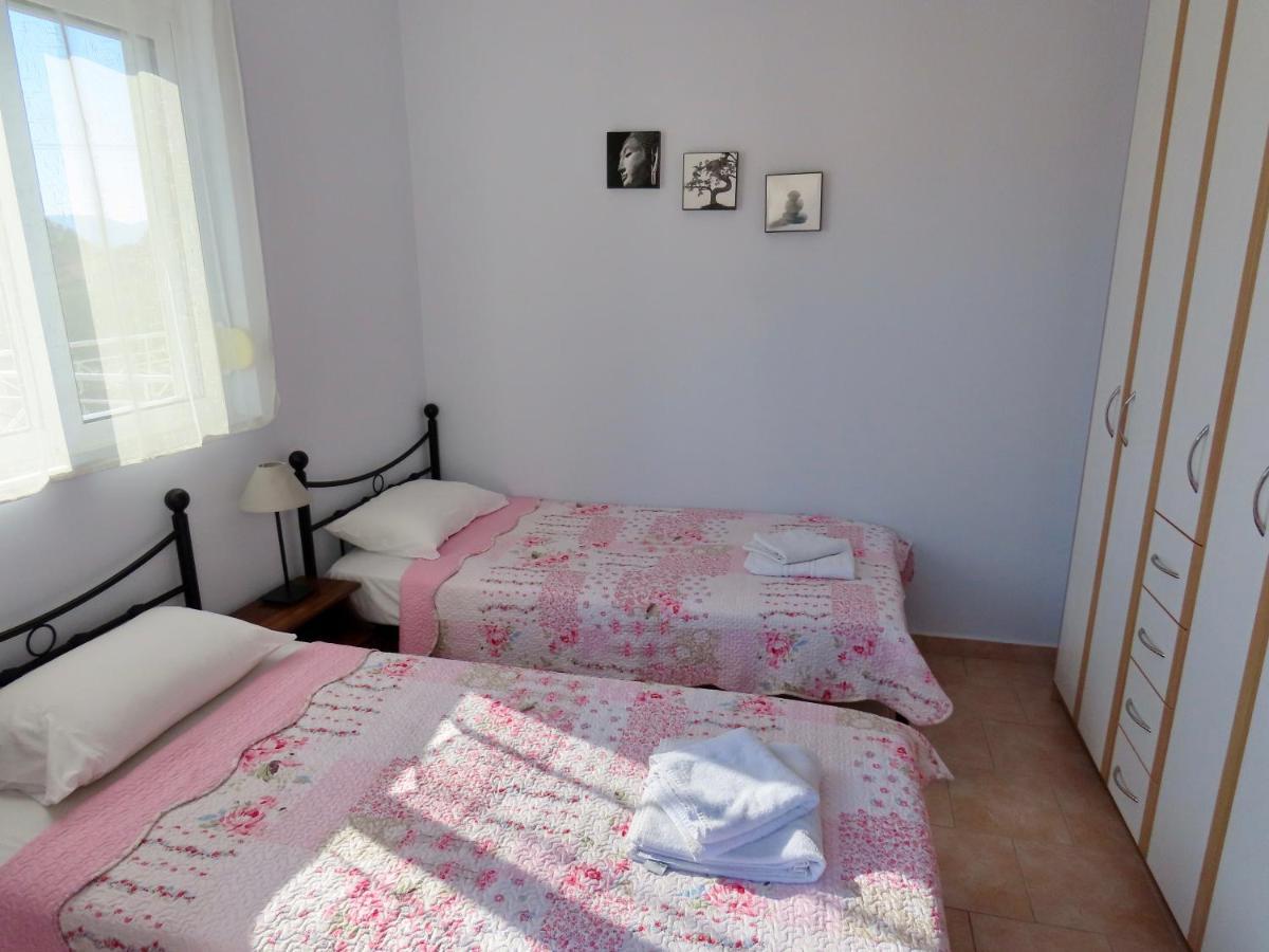 Phoebes Place At Kalamaki Court, 2 Bedroom Villa With A Shared Pool Eksteriør billede